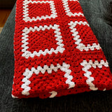 Manta de ganchillo de punto Granny Square roja y blanca