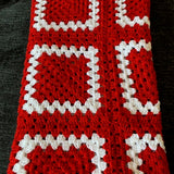 Manta de ganchillo de punto Granny Square roja y blanca