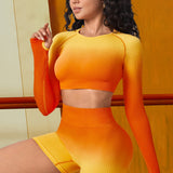 Conjunto de top deportivo y pantalones cortos degradados