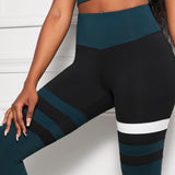 Conjunto de sujetador deportivo a rayas y leggings de yoga de cintura alta